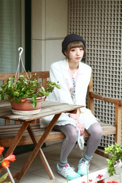 初秋日本姑娘丝袜风潮 彰显个性又时髦