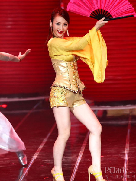 金鹰节杨幂粉裙优雅 女神柳岩也摔倒