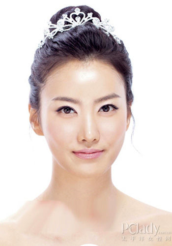韩式丸子头新娘发型 打造婚礼最美女主角