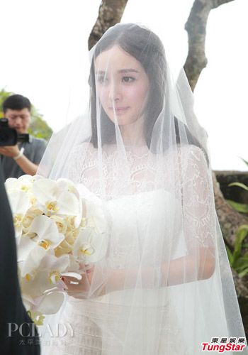 杨幂儿童节产下女儿 取名"小糯米"