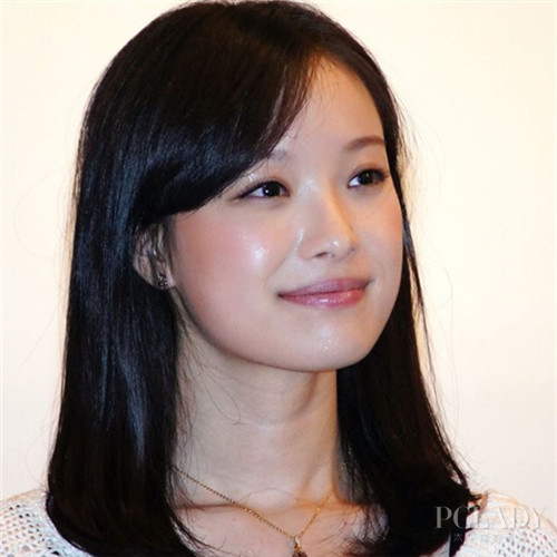 倪妮曾坦言,由于出道时的角色的影响,自己给人的感觉总比实际年龄成熟