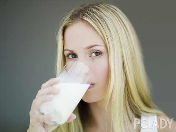 全脂or脱脂 牛奶怎么喝更健康？
