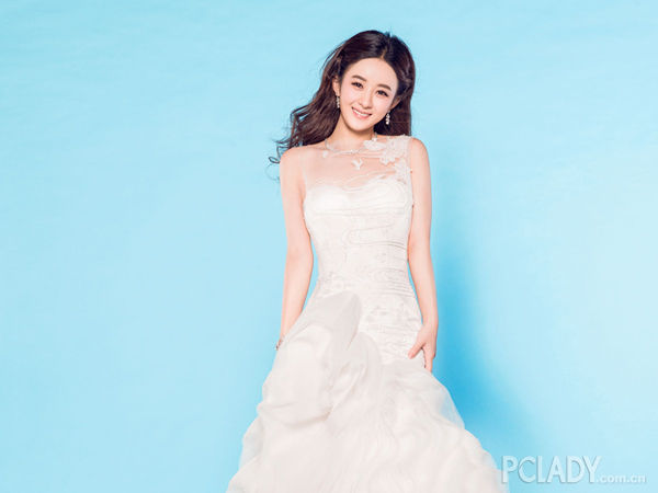赵丽颖的婚纱照中,脱下华丽的古装戏服图片
