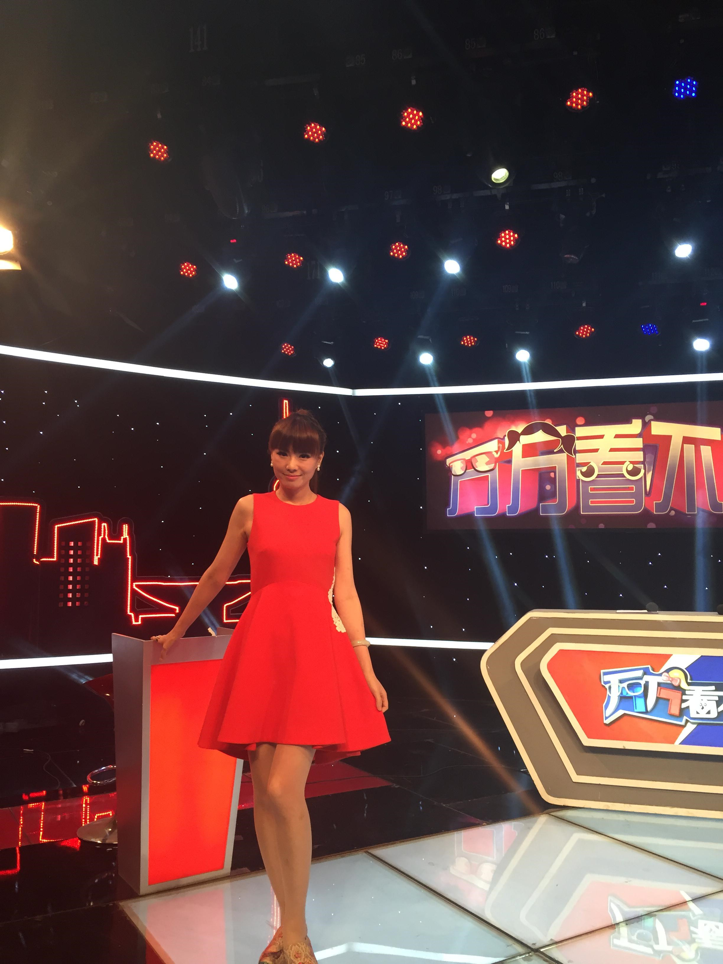 moissac摩萨克与美丽女主播们共同演绎法式优雅