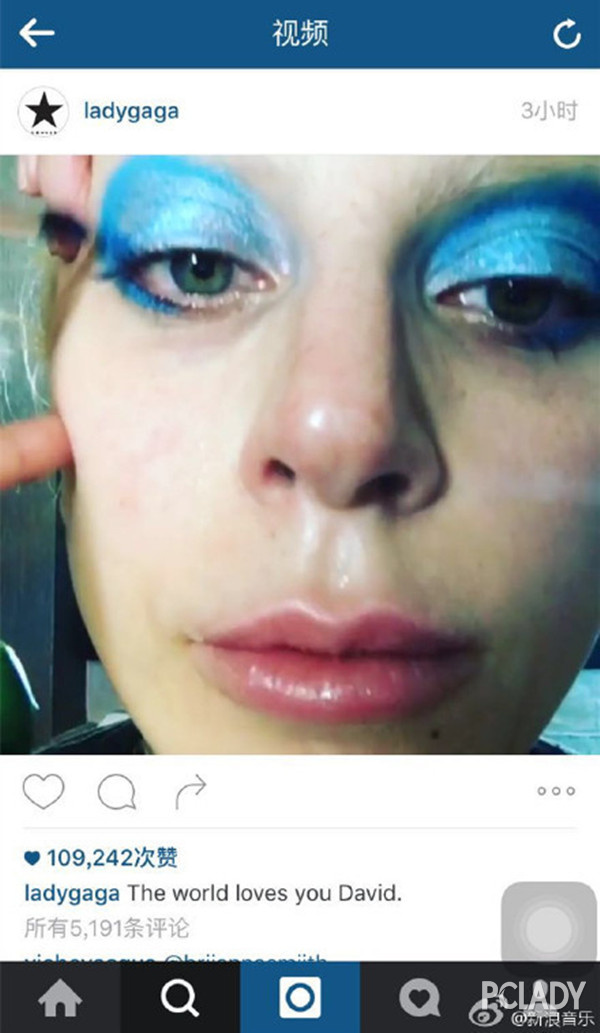davidbowie闪电妆,davidbowie闪电 gaga还把david bowie最经典的闪电头像被她纹在了左侧腰间,十分性感