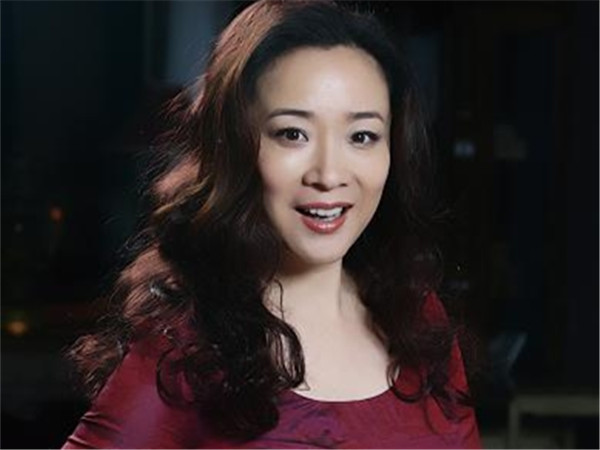 陈小艺儿子:早前,博主"南唐遗少"在博客曝光了演员陈小艺儿子铁蛋的