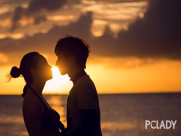 女生一见钟情的表现 女生对你一见钟情的10种表现