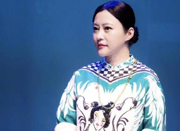 11月20日,郝蕾山水回声工作室发文宣布郝蕾离婚,声明表示"我与孩子