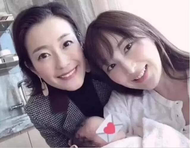 吳佩慈誕下四胎后首度攜女出鏡