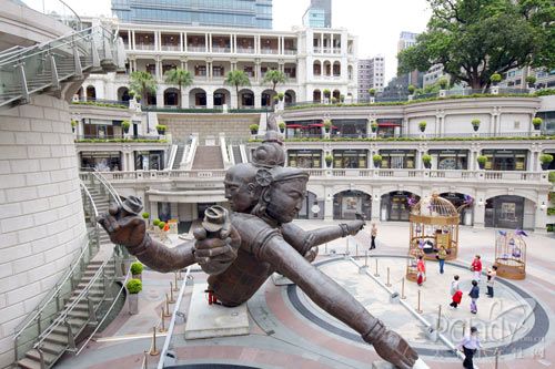 《三头六臂》雕塑 1881亚洲首展