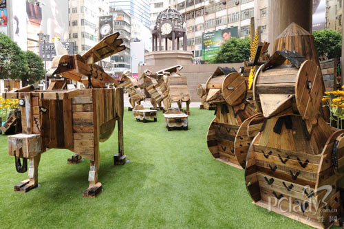 时代广场废木农庄雕塑展