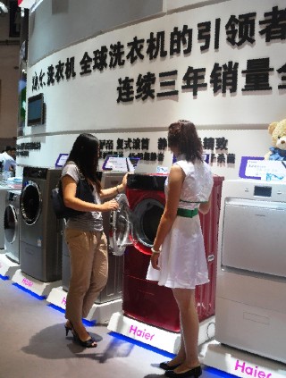 独有1.2米护腰设计 卡萨帝复式滚筒洗衣机