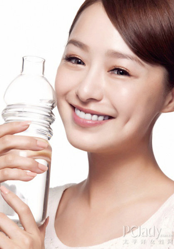 皮肤保湿补水最佳方法 861922_meirong0002.jpg