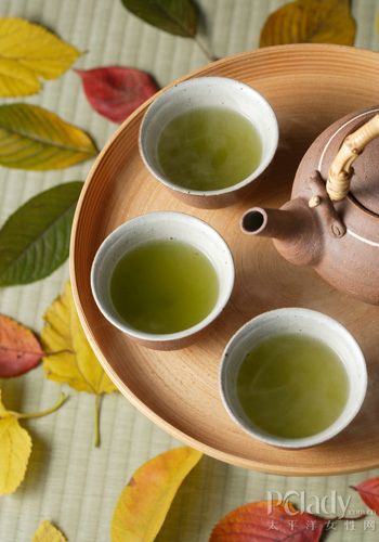 常喝菊花枸杞茶缓解干燥症