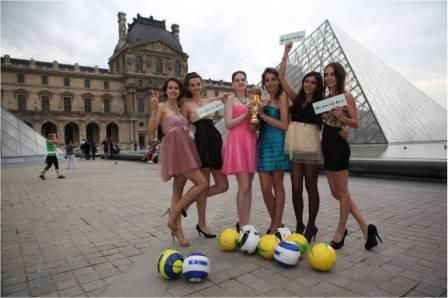 巴黎发起“最美世界杯”行动，刘嘉玲等女星声援