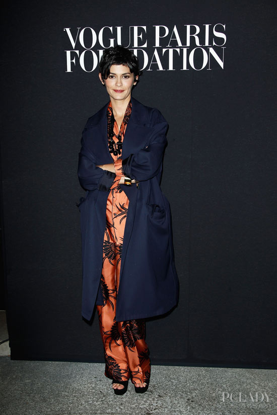 奥黛丽·塔图身着Prada出席Vogue巴黎基金会晚宴