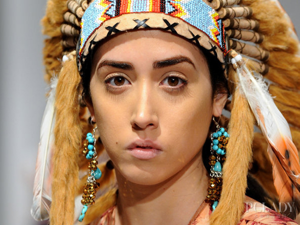 时装周上演最炫民族风 不会化妆的印第安人不是好土著