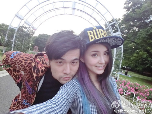 昆凌混血甜美范俘获天王心 周杰伦主动晒恋情