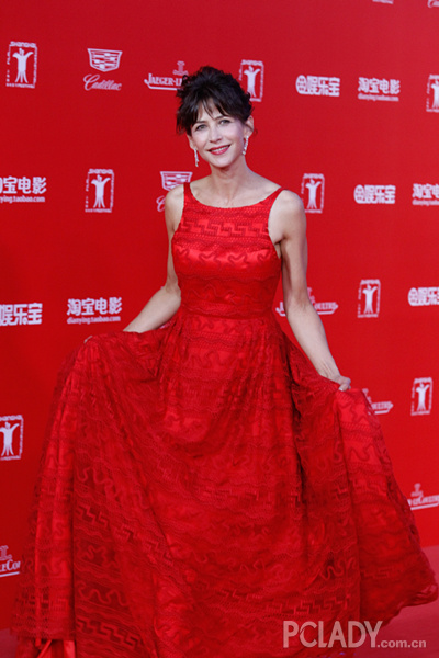 苏菲玛索佩戴萧邦高级珠宝出席上海电影节闭幕式