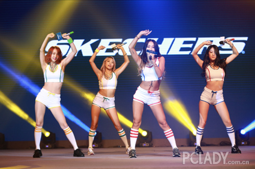 韩国偶像实力女团SISTAR热力四射 点燃SKECHERS 2015上海发布会