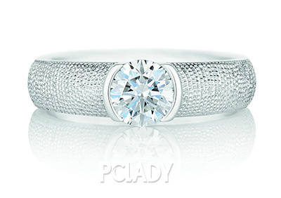 戴比尔斯钻石珠宝  BRIO 单颗美钻戒指闪耀面世