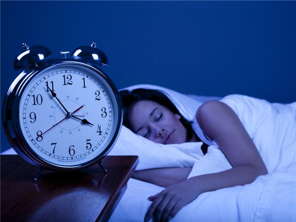 怎样可以快速睡觉小技巧 1675172_35627422_1484623.jpg