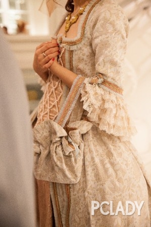 回溯百年巴黎皇室风尚 探索不止一个“花花世界” 香邂格蕾 “纯萃古龙”香水系列巴黎启幕