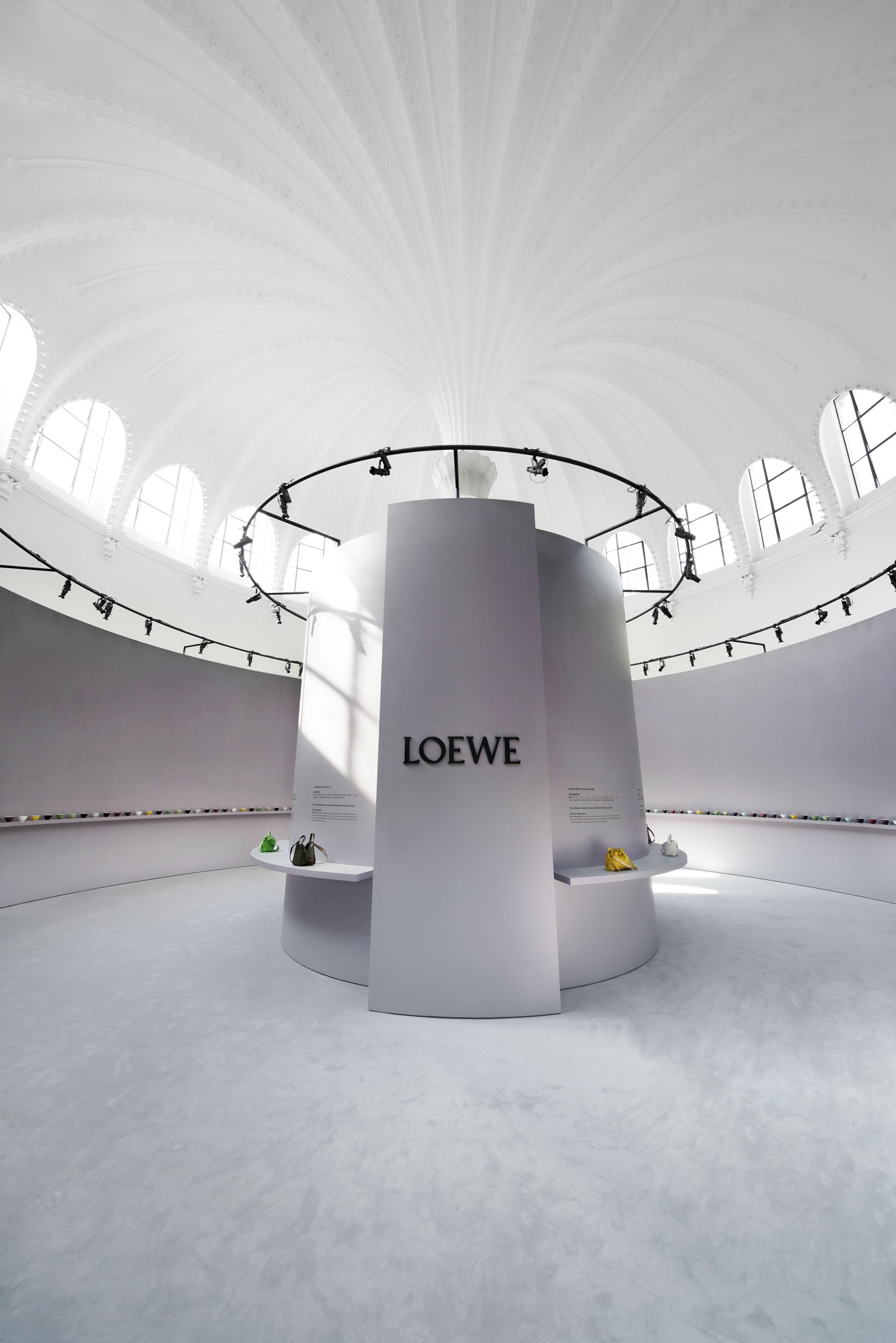 LOEWE罗意威2023早春系列<<中国单色釉陶瓷展览>>