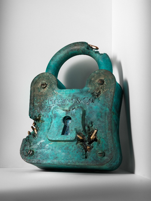 蒂芙尼携手艺术家丹尼尔·阿尔轩呈献联名雕塑作品与限量版Tiffany Lock系列手镯